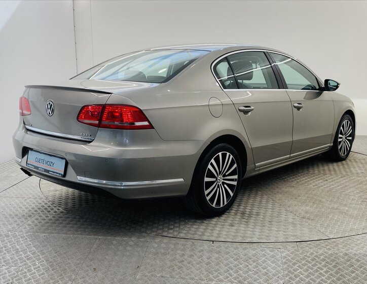 Volkswagen Passat Sedan / Limuzína 2,0 l 130 kw