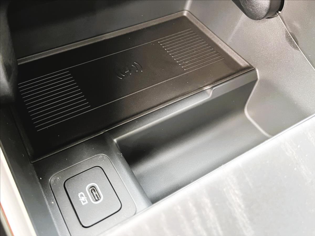 Land Rover Range Rover Velar SUV / Terénní 2,0 l 150 kw