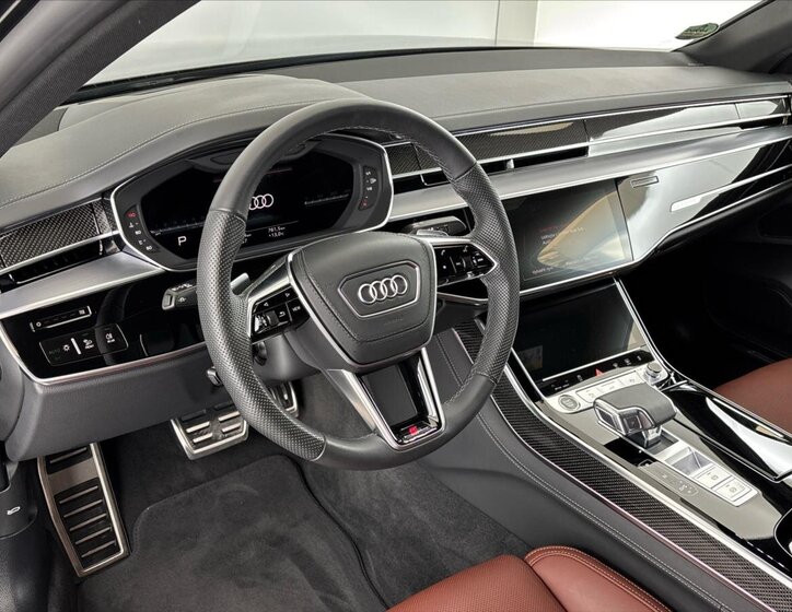 Audi A8 Sedan / Limuzína 3,0 l 210 kw