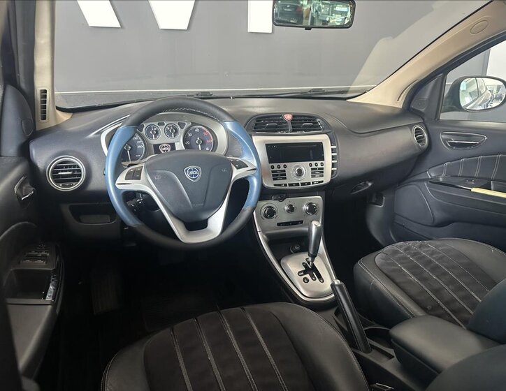 Lancia Delta Hatchback 1,6 l 88 kw