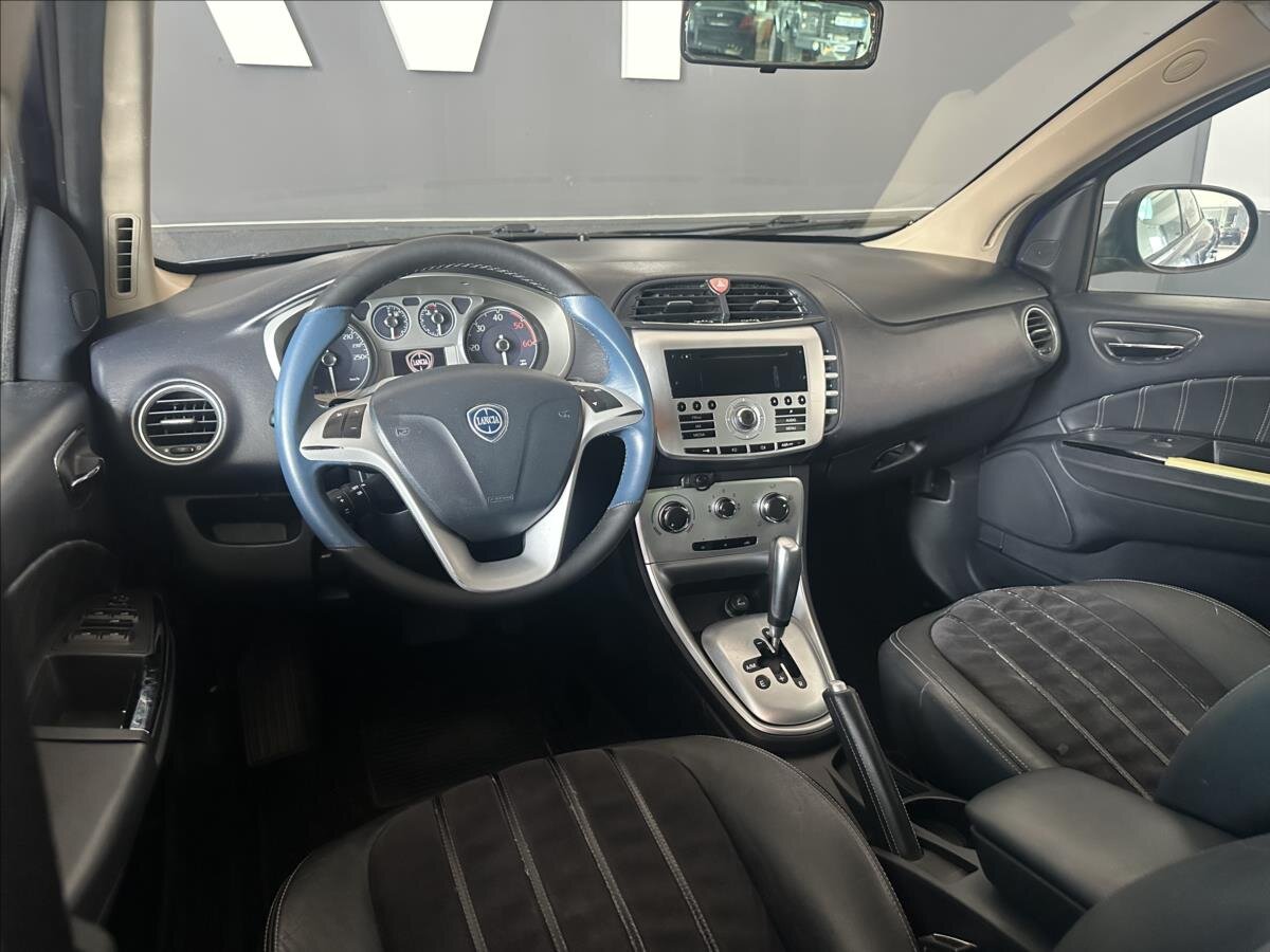 Lancia Delta Hatchback 1,6 l 88 kw