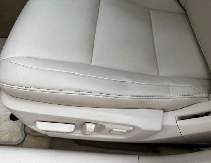 Lexus ES 300h Sedan / Limuzína 3,0 l 116 kw