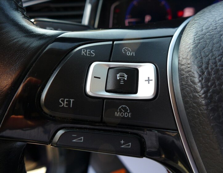 Volkswagen T-Roc SUV / Terénní 2,0 l 110 kw