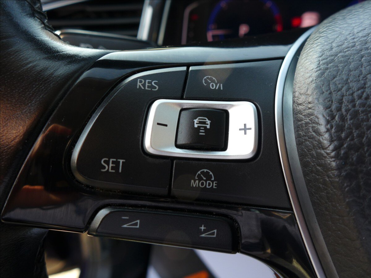 Volkswagen T-Roc SUV / Terénní 2,0 l 110 kw