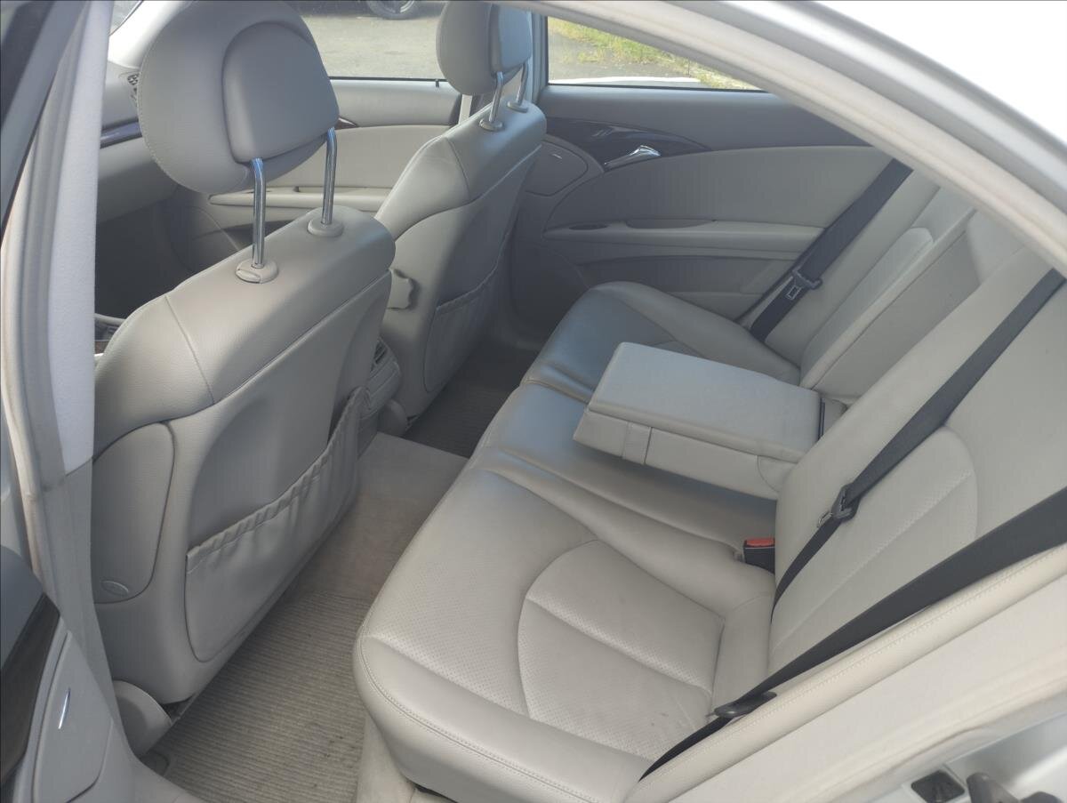 Mercedes-Benz Třídy E Sedan / Limuzína 1,8 l 120 kw