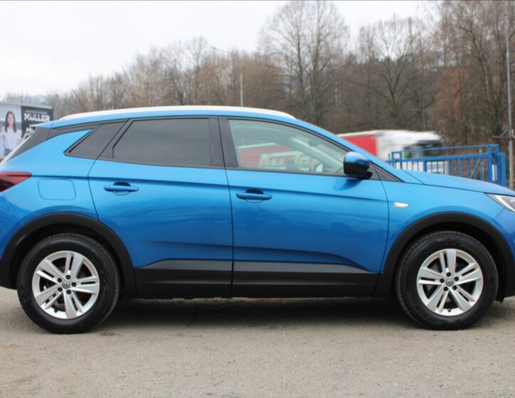 Opel Grandland X SUV 1,2 l 96 kw