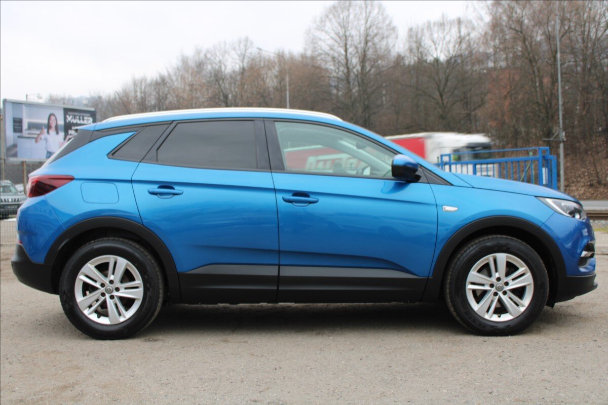 Opel Grandland X SUV 1,2 l 96 kw