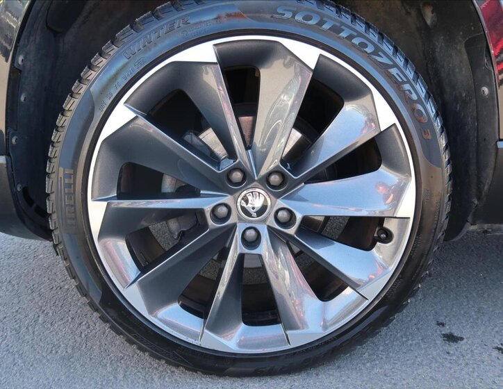 Škoda Karoq SUV / Terénní 1,6 l 85 kw