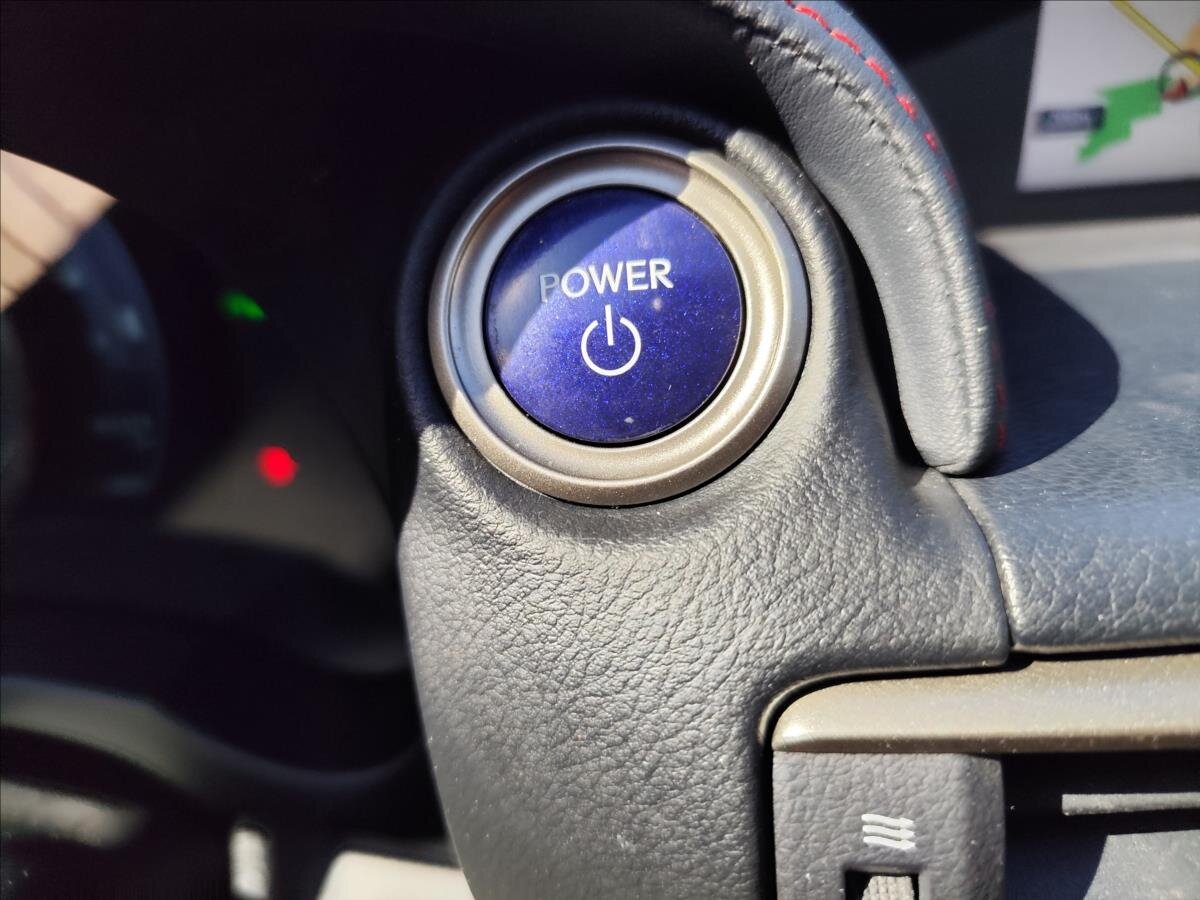 Lexus RC 300h Kupé 2,5 l 133 kw