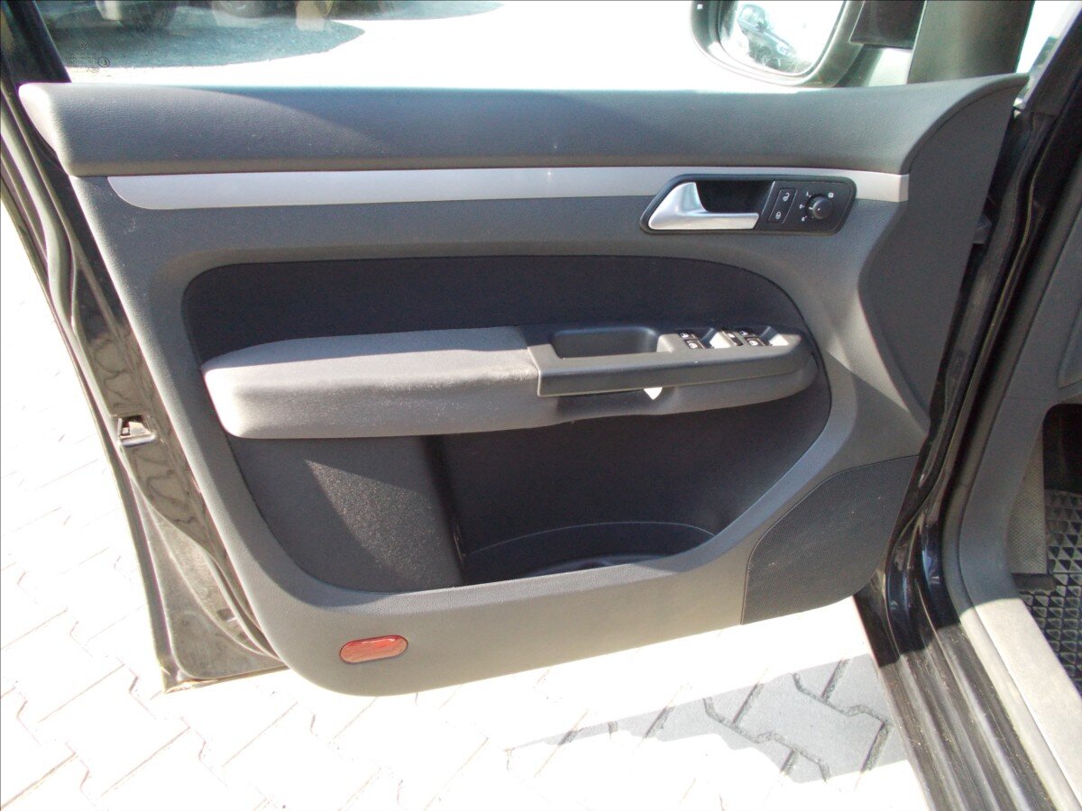 Volkswagen Touran MPV 1,9 l 77 kw