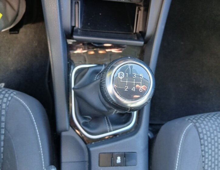 Toyota Corolla Sedan / Limuzína 1,6 l 97 kw