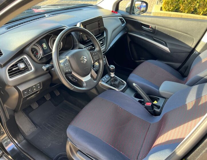 Suzuki S-Cross 15