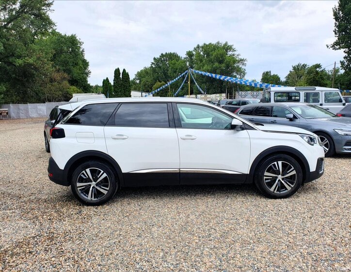 Peugeot 5008 4
