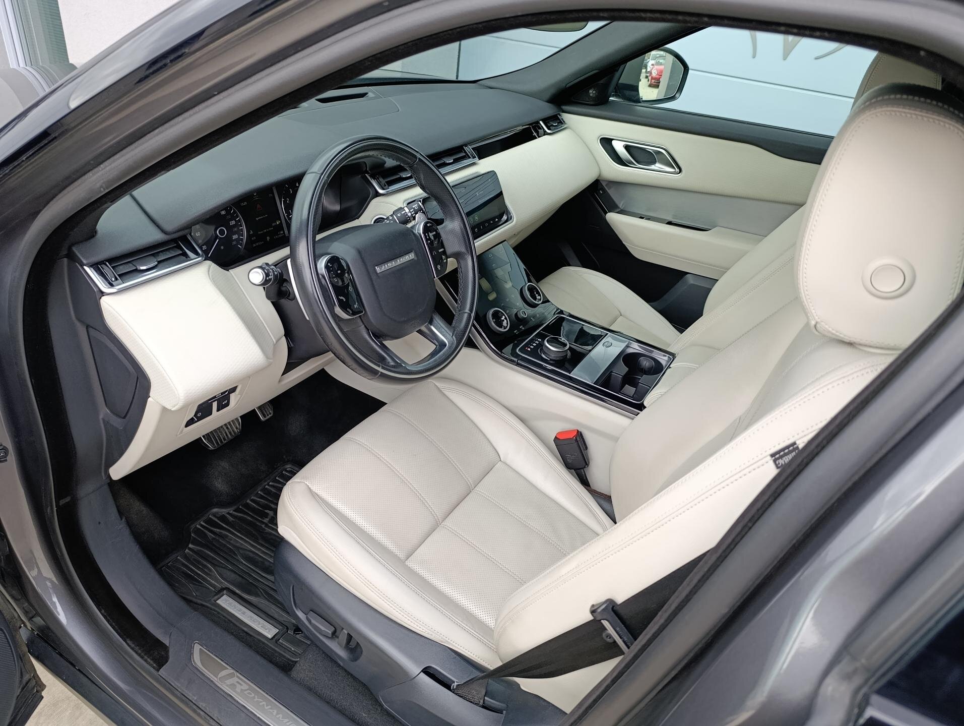 Land Rover Range Rover Velar SUV / Terénní 2,0 l 184 kw