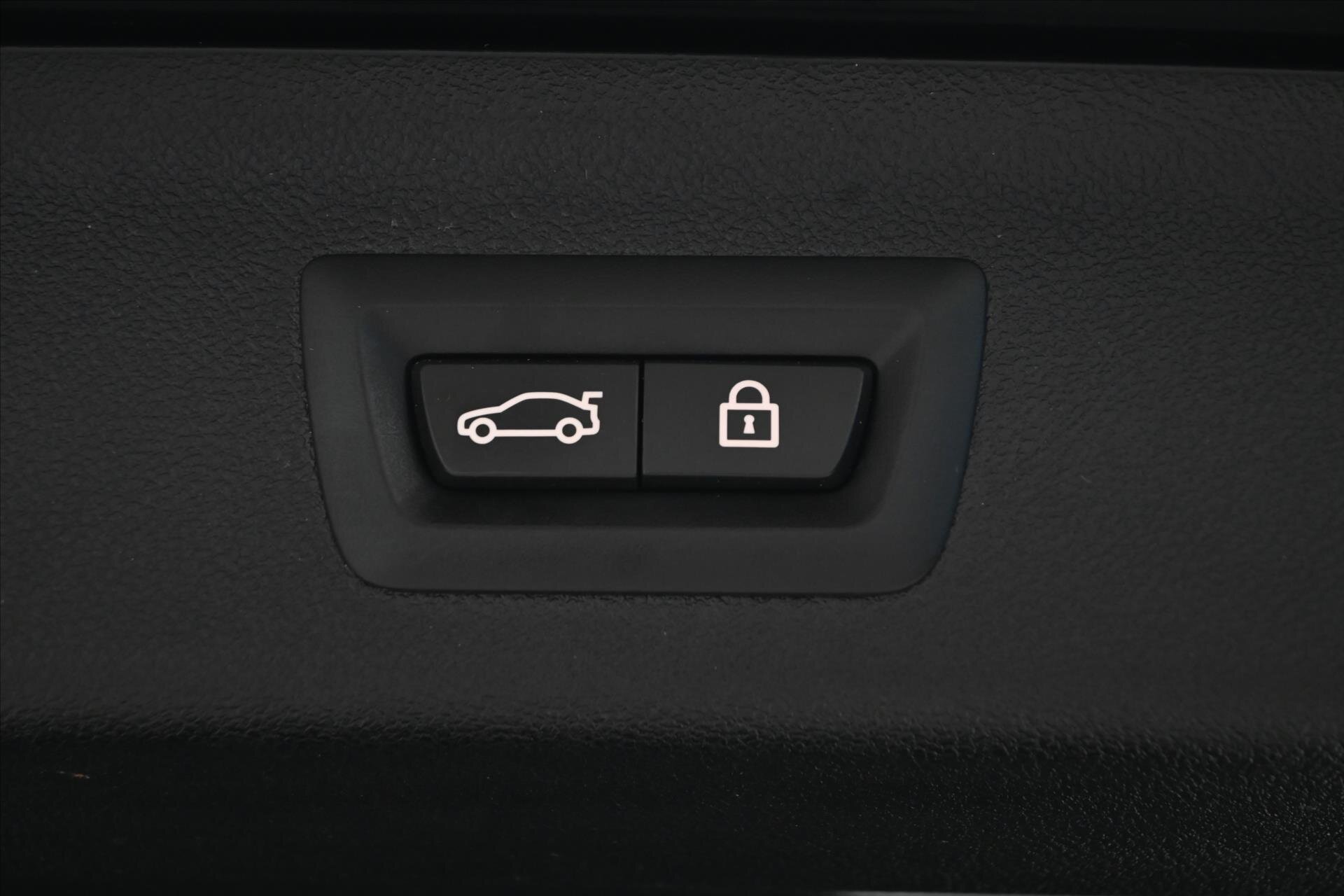 BMW Řada 5 Kombi 3,0 l 195 kw