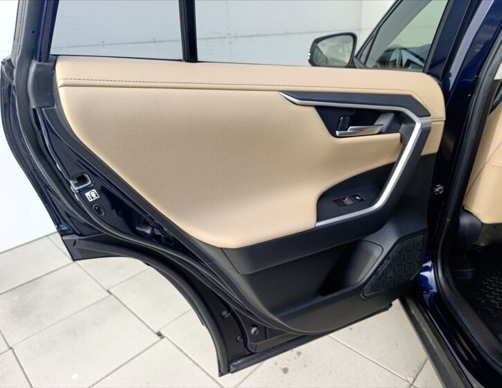 Toyota RAV4 SUV 2,5 l 131 kw