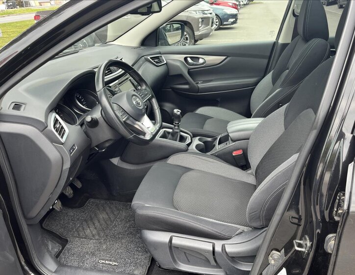 Nissan Qashqai SUV / Terénní 1,3 l 103 kw