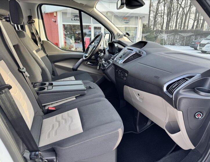 Ford Tourneo Custom 12