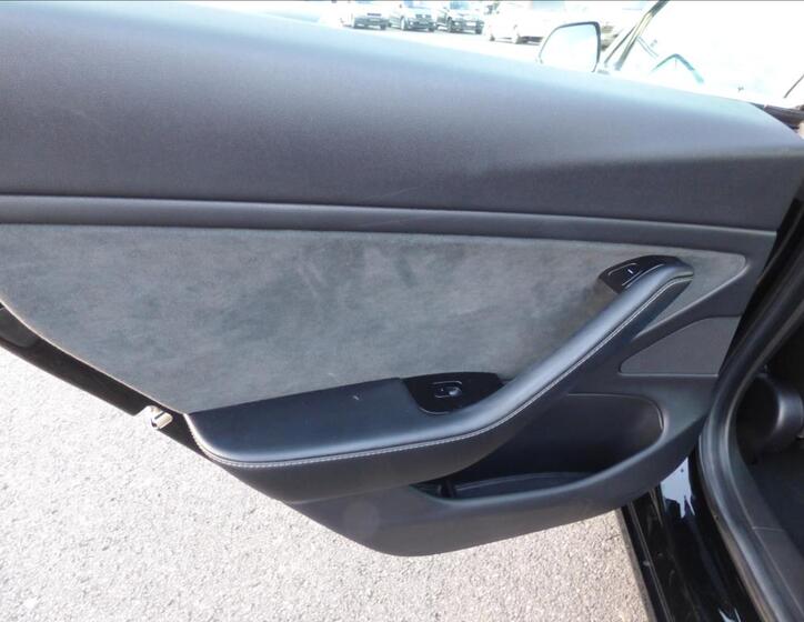 Tesla Model 3 36