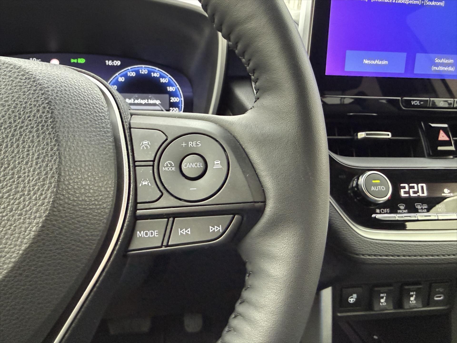 Toyota Corolla Cross SUV / Terénní 2,0 l 112 kw