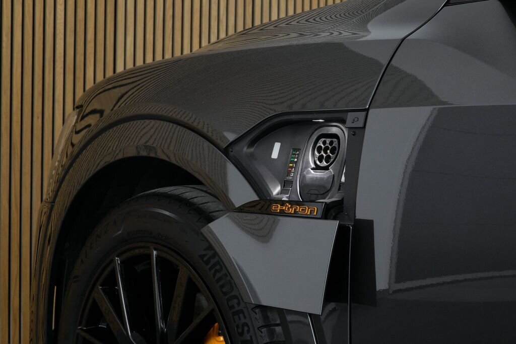 Audi e-tron SUV 0,0 300 kw