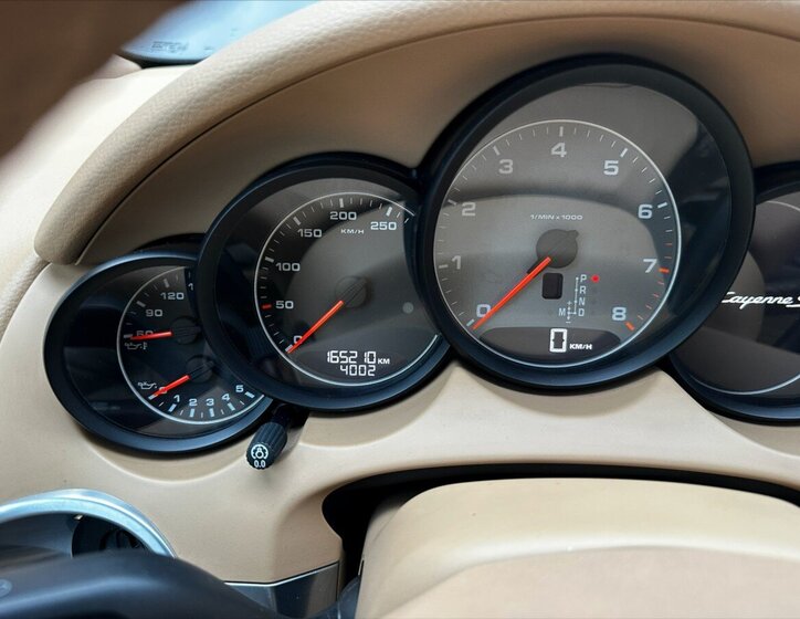 Porsche Cayenne Kombi 4,8 l 294 kw