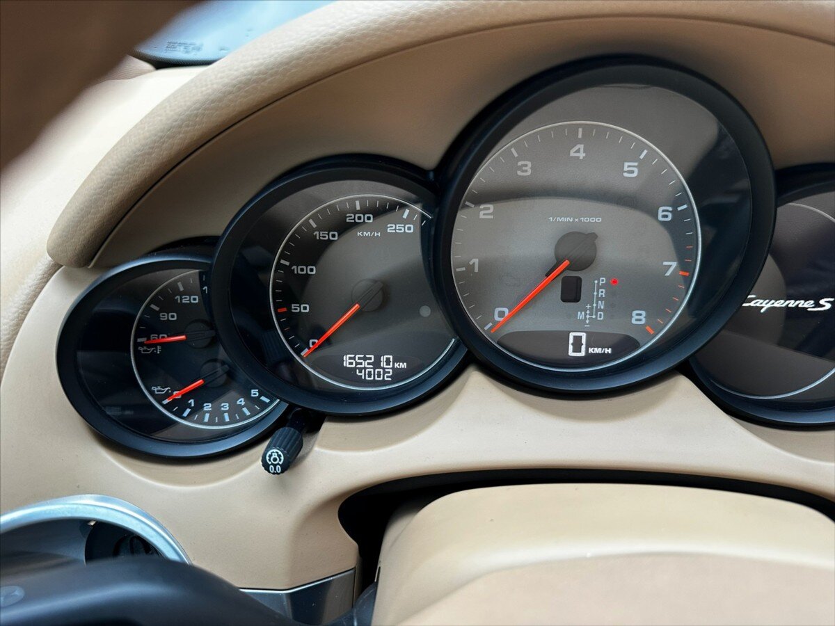 Porsche Cayenne Kombi 4,8 l 294 kw