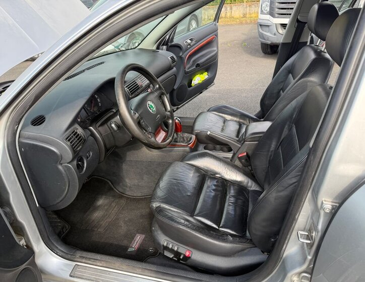 Škoda Superb Sedan / Limuzína 2,8 l 142 kw