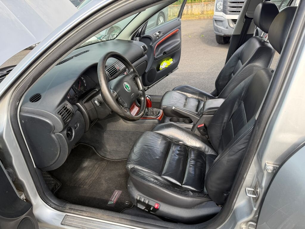 Škoda Superb Sedan / Limuzína 2,8 l 142 kw