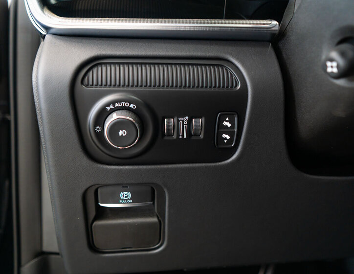 Jeep Grand Wagoneer SUV / Terénní 6,4 l 351 kw