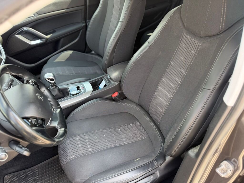 Peugeot 308 Kombi 1,2 l 96 kw