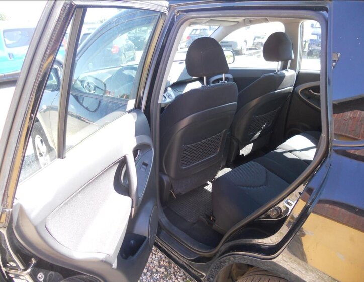 Toyota RAV4 Kombi 2,0 l 112 kw