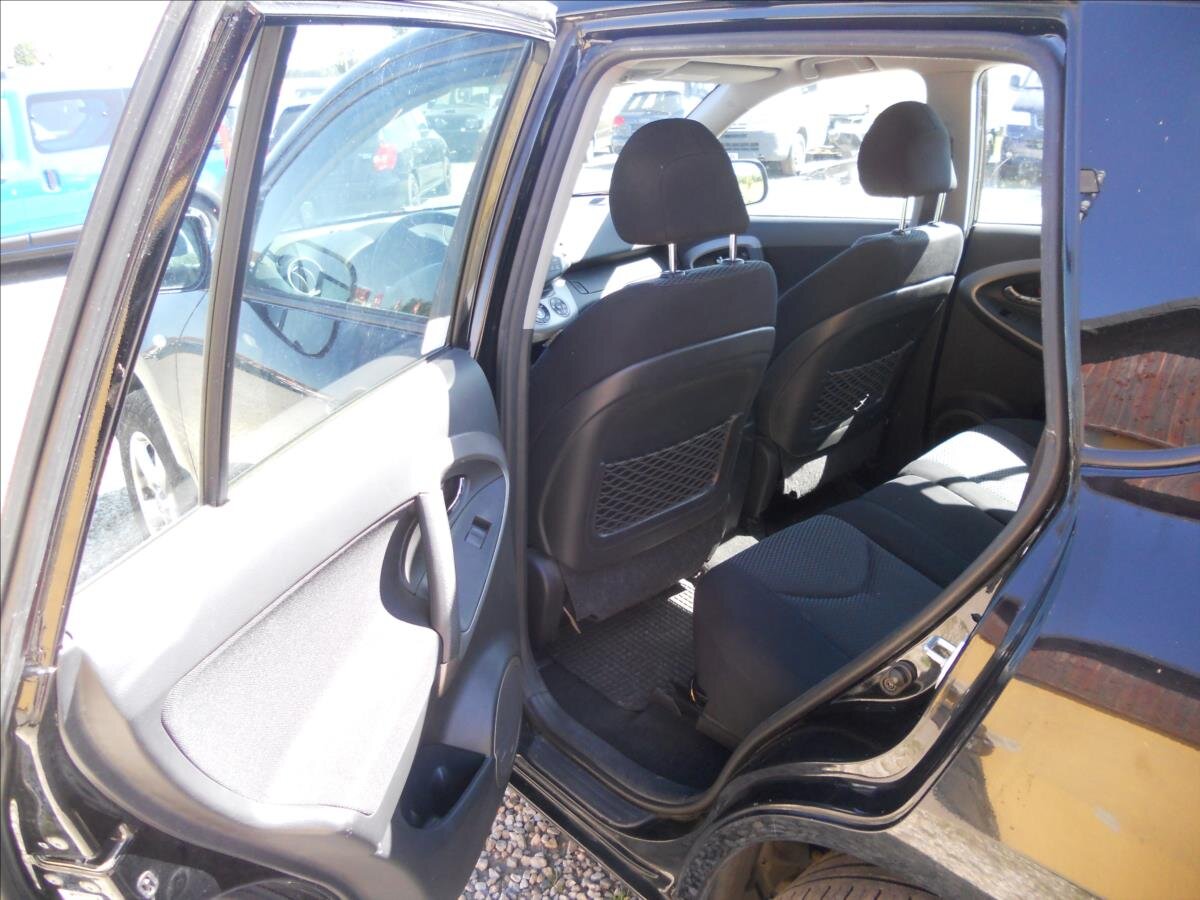 Toyota RAV4 Kombi 2,0 l 112 kw