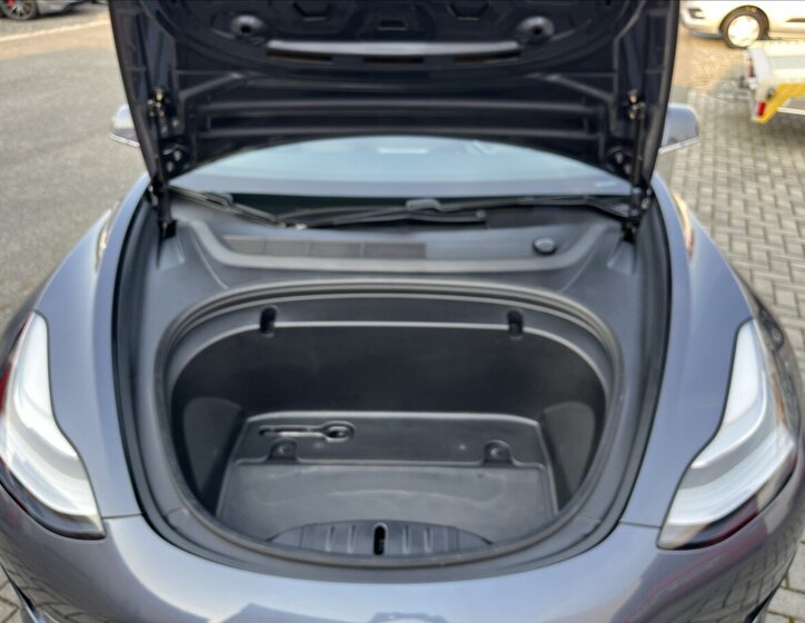 Tesla Model 3 Ostatní 0,0 239 kw