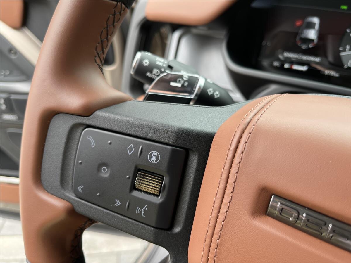 Land Rover Defender SUV / Terénní 4,4 l 467 kw