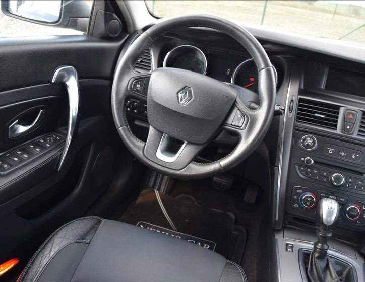 Renault Latitude Sedan / Limuzína 2,0 l 110 kw