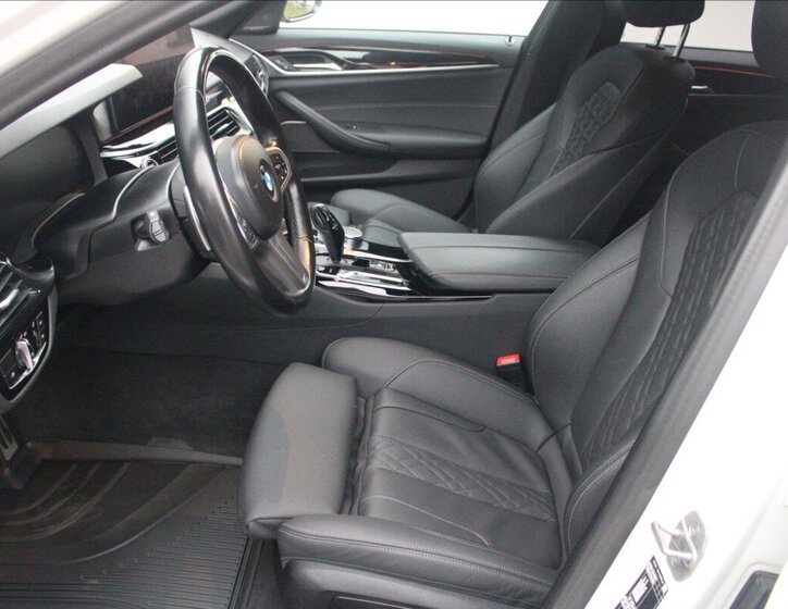 BMW Řada 5 Kombi 3,0 l 210 kw