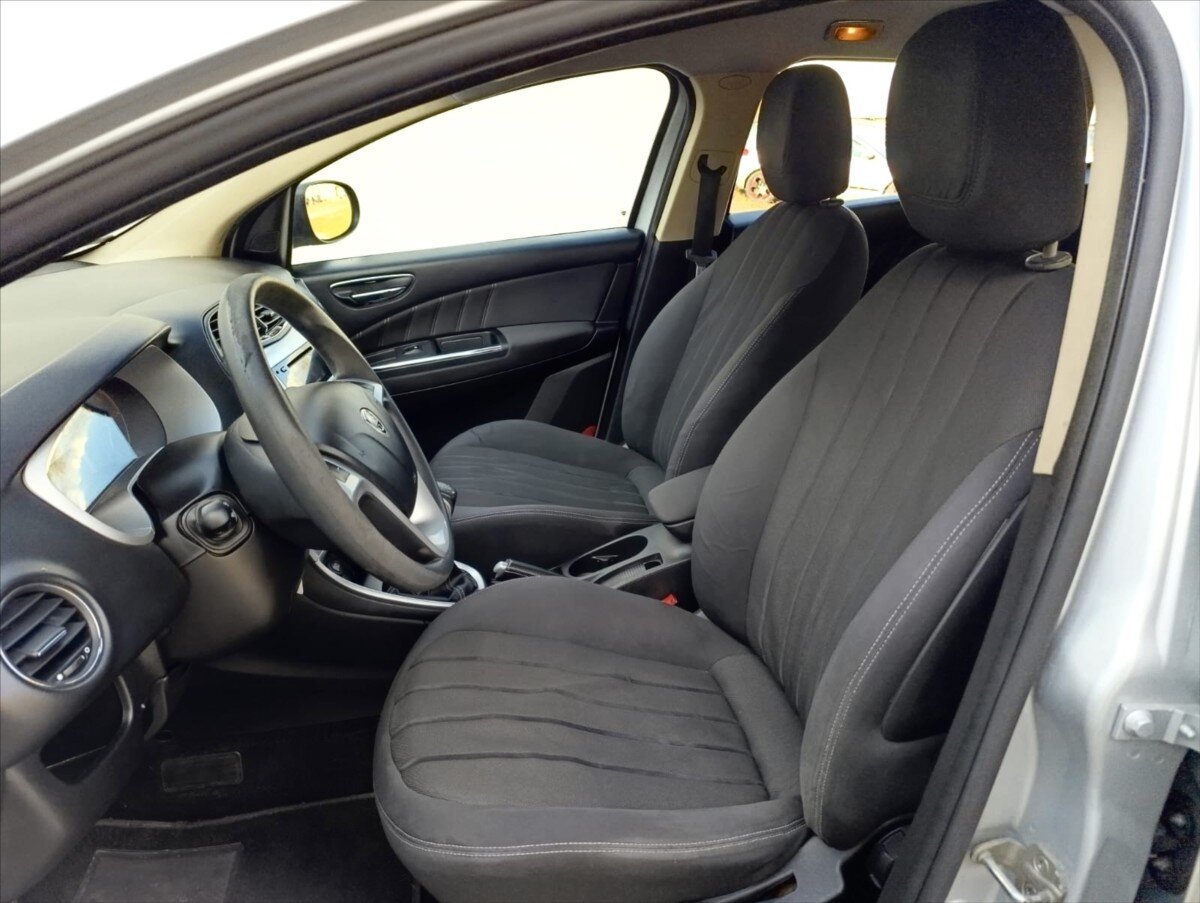 Lancia Delta Hatchback 1,6 l 88 kw