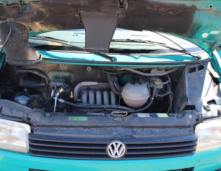 Volkswagen Caravelle Kombi 2,4 l 57 kw