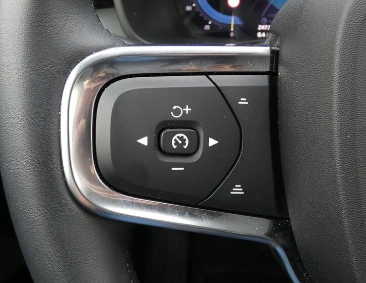 Volvo XC40 SUV / Terénní 2,0 l 120 kw