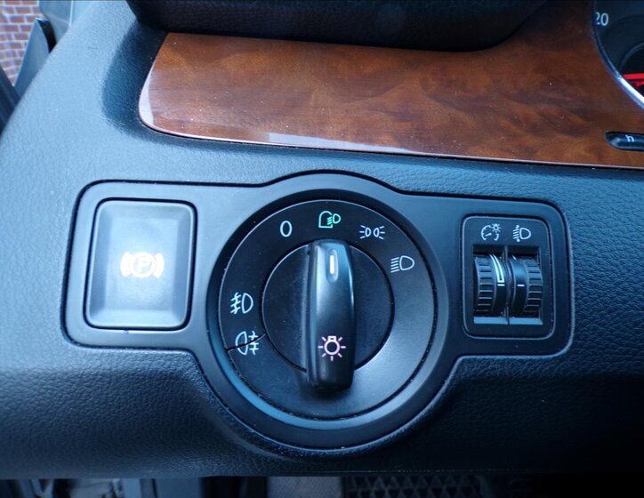 Volkswagen Passat Sedan / Limuzína 2,0 l 103 kw