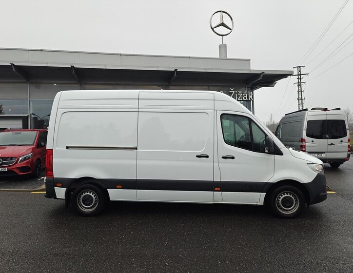 Mercedes-Benz Sprinter 4