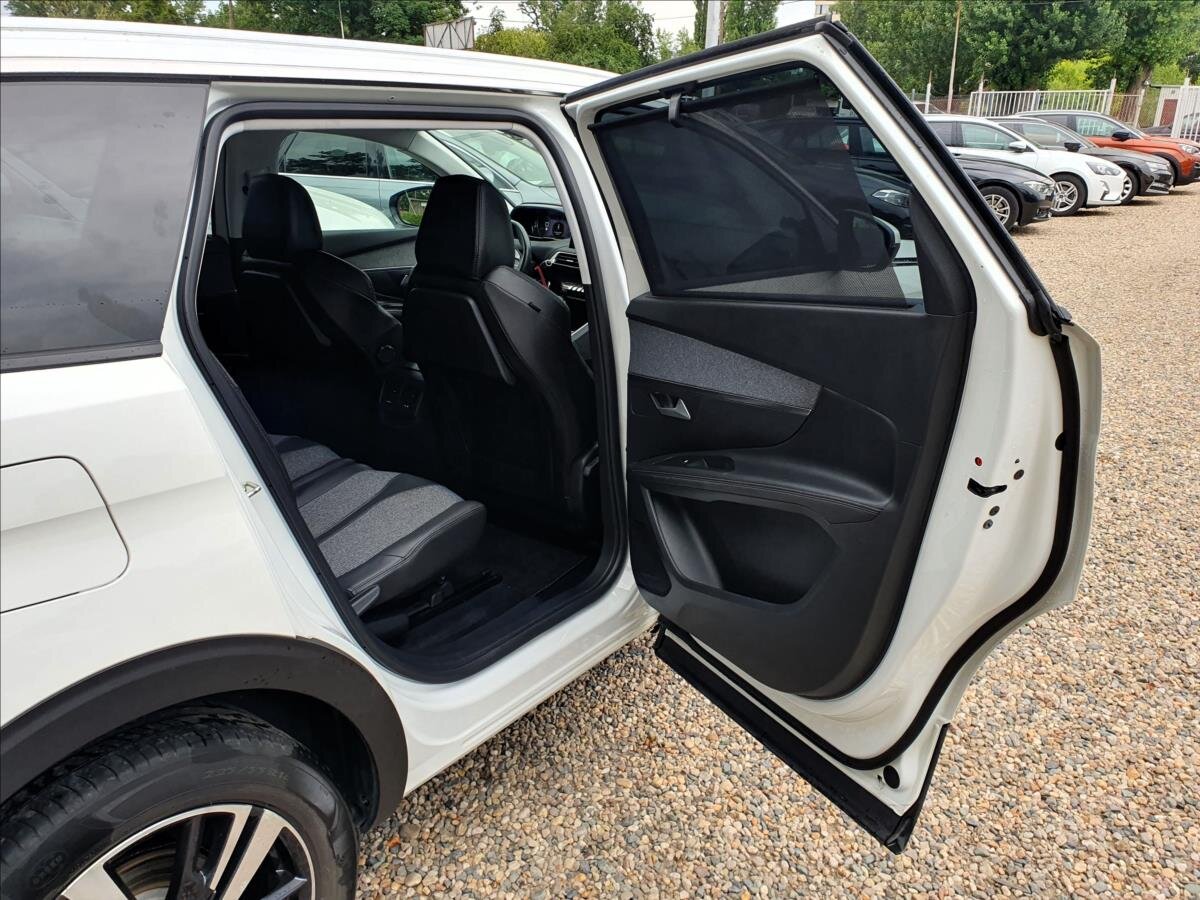 Peugeot 5008 SUV 2,0 l 110 kw