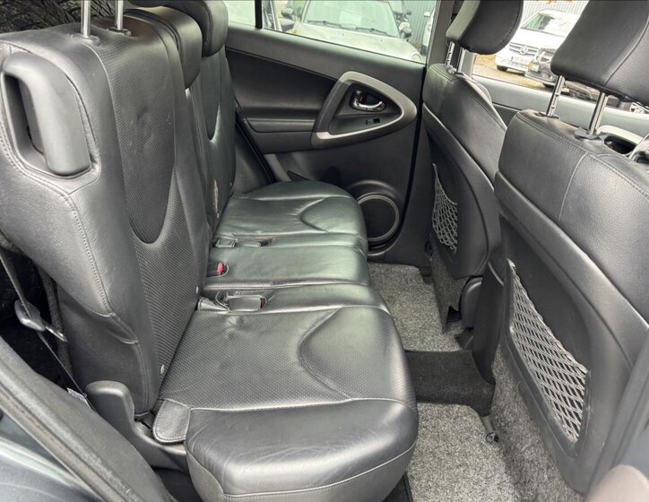 Toyota RAV4 SUV / Terénní 2,2 l 100 kw