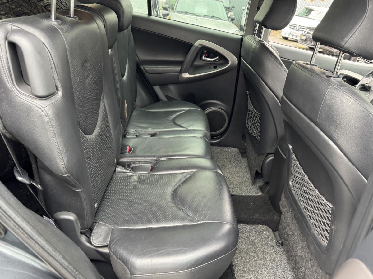 Toyota RAV4 SUV / Terénní 2,2 l 100 kw