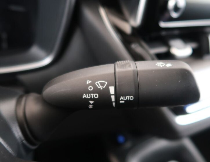 Toyota Corolla Sedan / Limuzína 1,5 l 92 kw