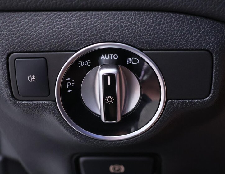 Mercedes-Benz CLA Sedan 2,0 l 280 kw