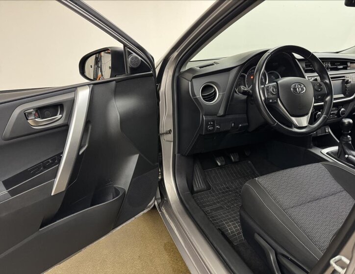 Toyota Auris Kombi 1,4 l 66 kw