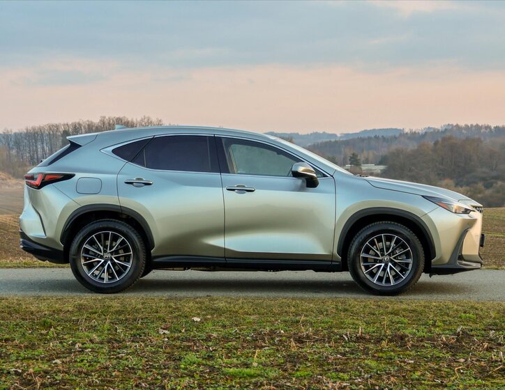 Lexus NX 450h plus SUV / Terénní 2,5 l 136 kw