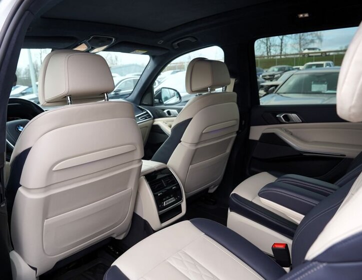 BMW X7 SUV / Terénní 3,0 l 250 kw